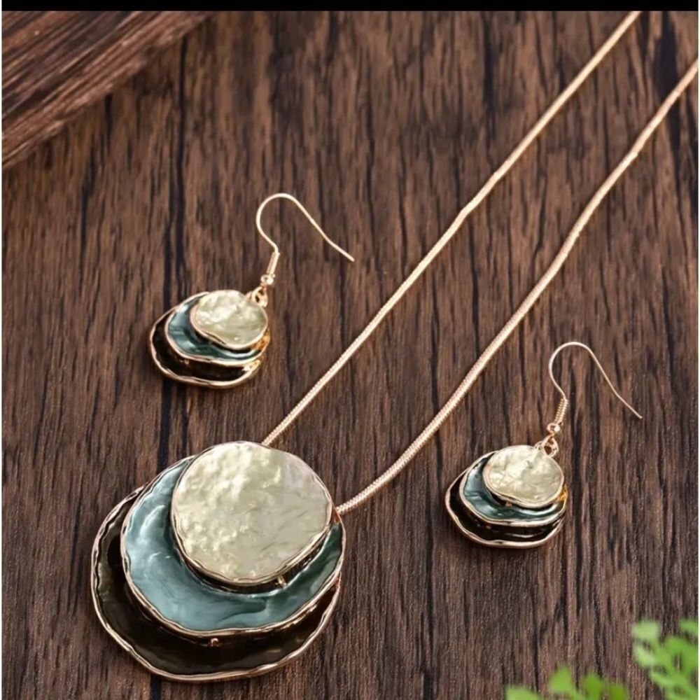 Silver Blue Layered Circle Pendant Necklace and Earring Set Women’s Jewelry